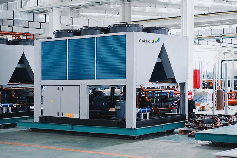 Чиллер Gekko серии Air B с воздушным охлаждением конденсатора, винтовыми компрессорами и тепловым насосом